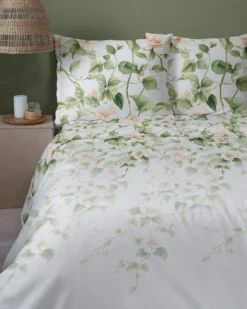 Komplet pościeli Home Satin z satyny bawełnianej 180x200 w motyw pudrowo różowego hibiskusa