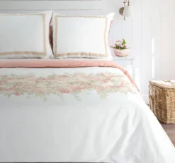 Komplet pościeli z bawełny satynowej biało różowej Spring 220x200 w różowe kwiaty