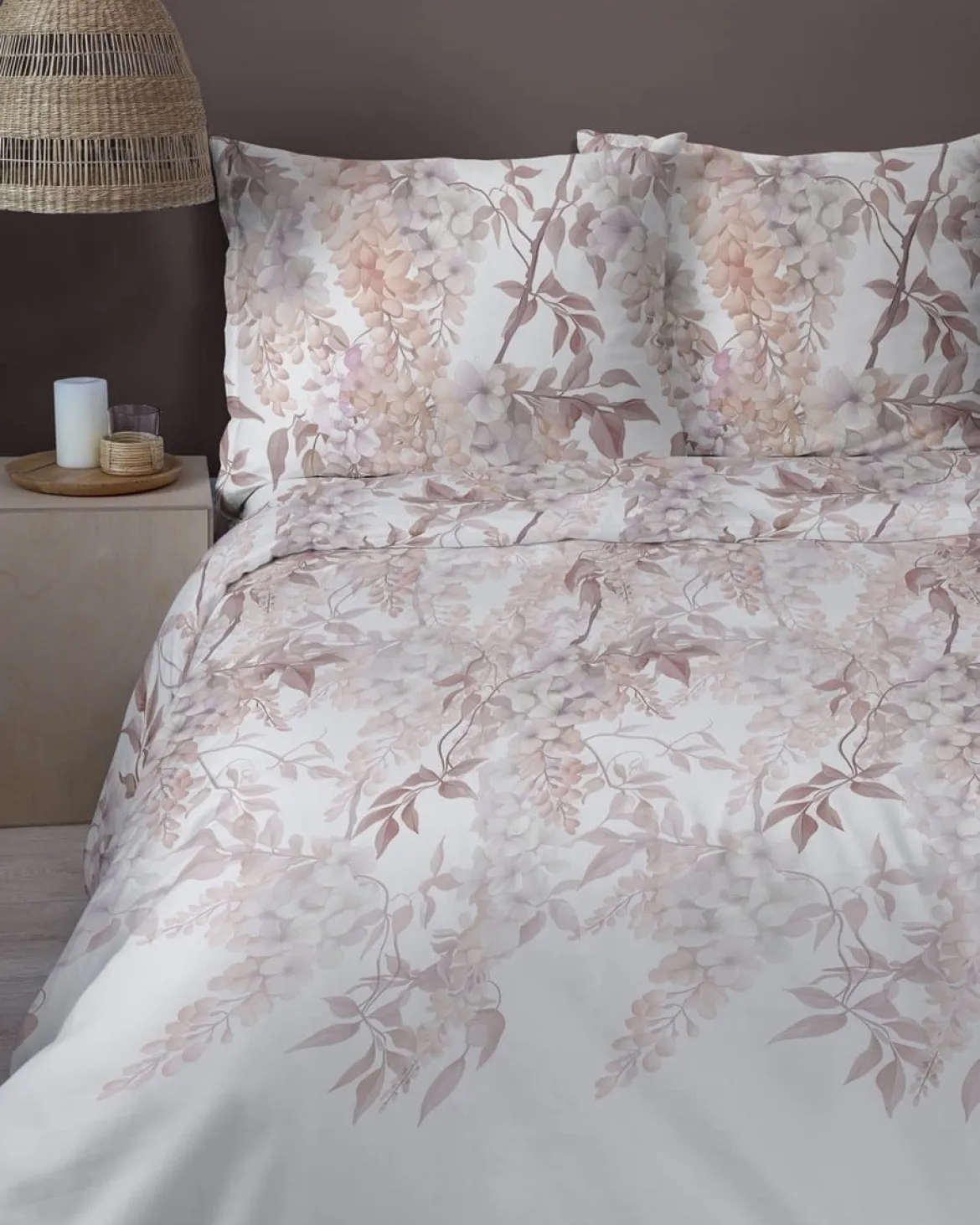Komplet pościeli z satyny bawełnianej 220x200 w kwiaty glicynii Home Satin