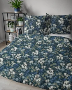 Komplet pościeli z satyny bawełnianej w odcieniach granatu 160x200 w kwiaty Home Satin
