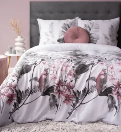 Pościel satyna bawełniana Home Satin biała 220x200 w popielate liście, różowe kwiaty