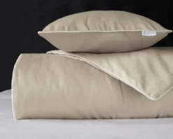 Pościel z makosatyny piaskowo beżowa z białą lamówką 140x200 Pure