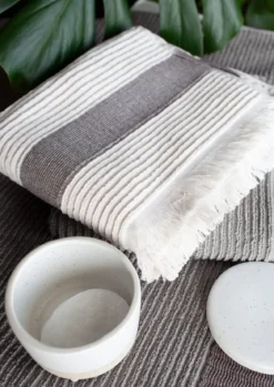 Ręcznik bawełniany frotte 50x90 Fala ecru z frędzlami