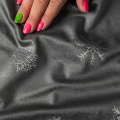 Serweta wodoodporna świąteczna stalowo srebrna 85x85 Śnieżki